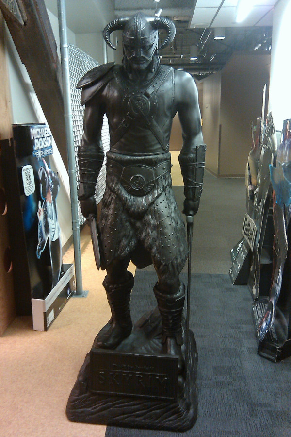 Dragonborn_Statue.jpg