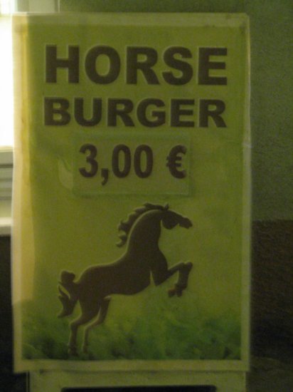 europe_2007.1191352500.horse-burger.jpg