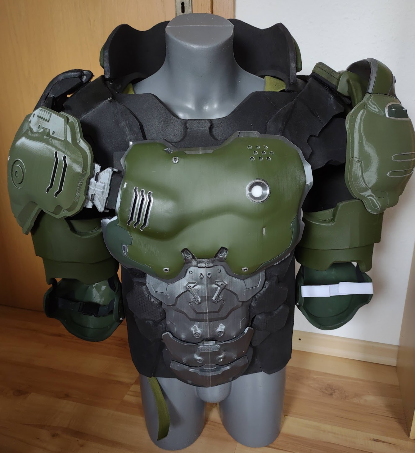 Yet Another Doom Slayer Praetor Suit 2016 Build Page 2 Halo Costume And Prop Maker