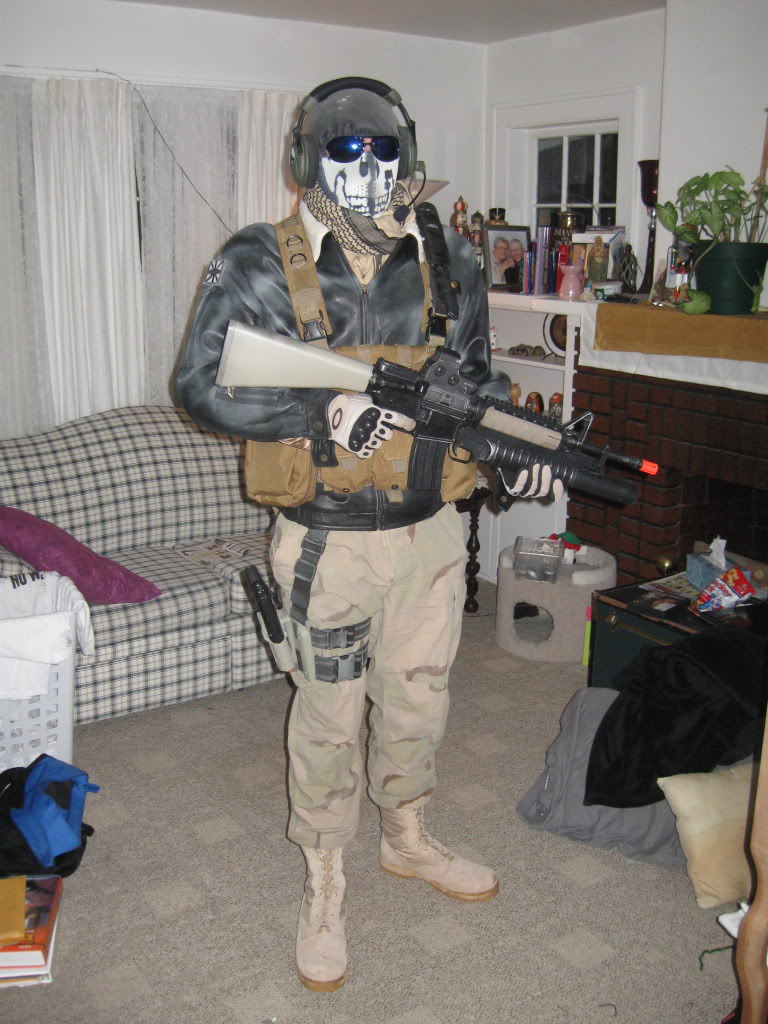 Decided to cosplay as ghost from mw2 just for fun. I'm not fully finished  yet (still need the chest rig and headphones/ear defenders). I painted the  mask myself. : r/MW2