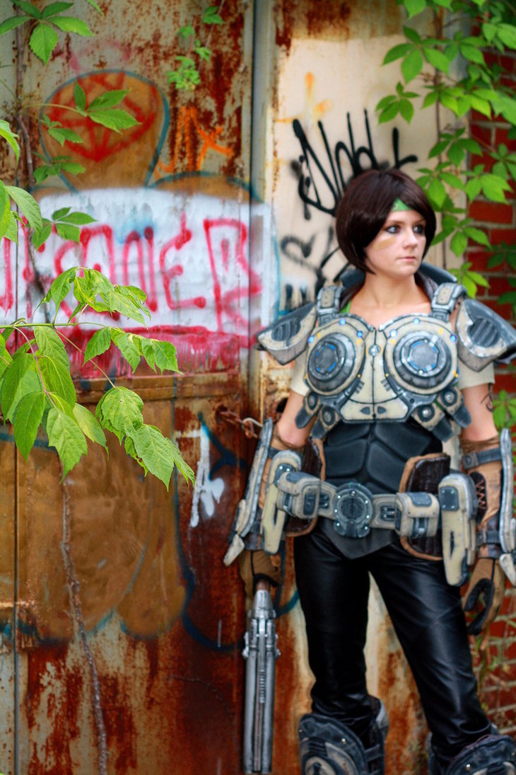 sam___gears_of_war_cosplay_by_cimmerianwillow-d55uix0.jpg