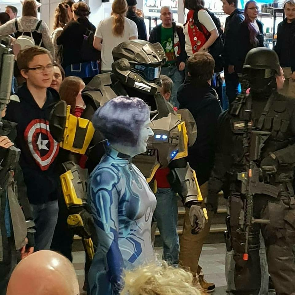 Walking in the convention ) Halo Costume and Prop Maker Community